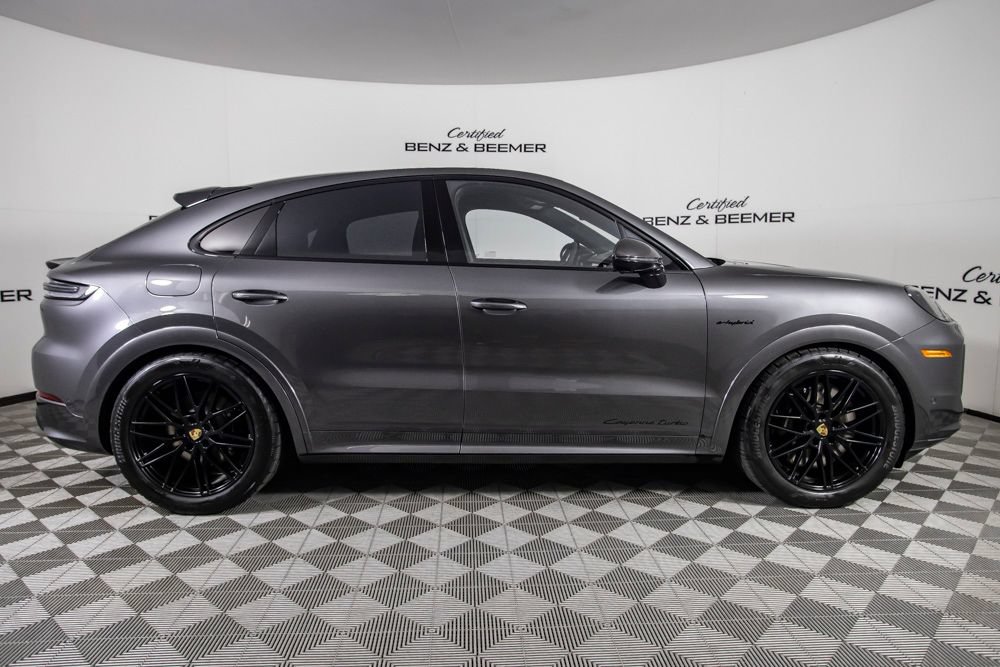 Used 2024 Porsche Cayenne Turbo AWD/4WD image 3