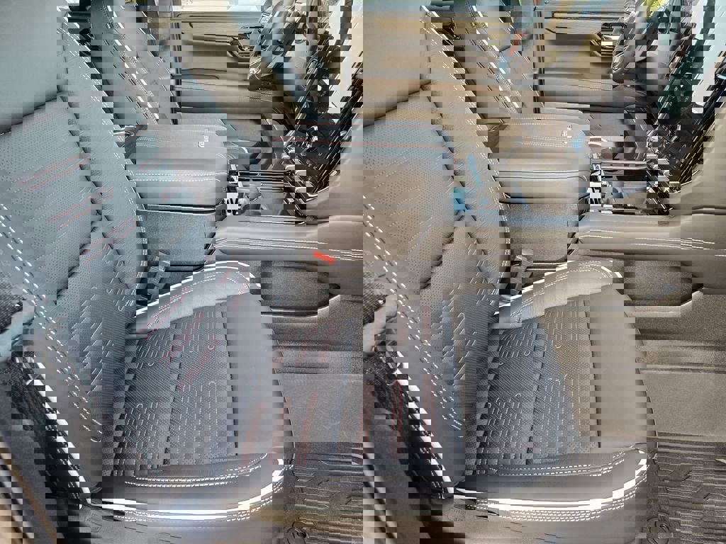 New 2026 GMC Yukon XL AT4 Ultimate w/ LPO, Floor Liner Package image 9