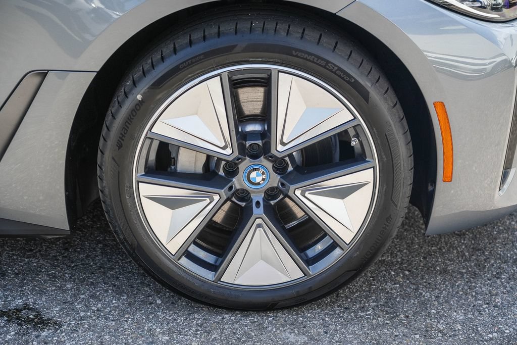 Used 2023 BMW i4 eDrive35 w/ Premium Package RWD image 9