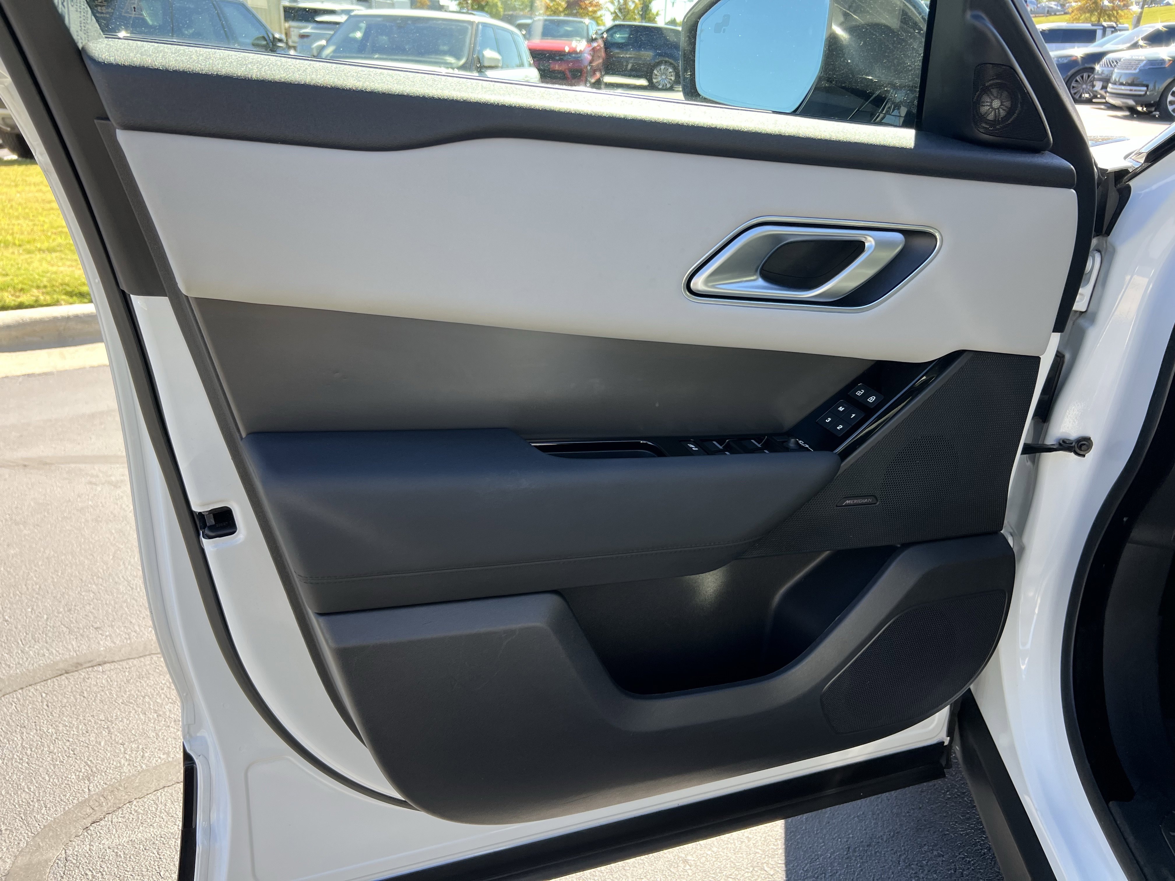 Used 2024 Land Rover Range Rover Velar Dynamic SE image 14
