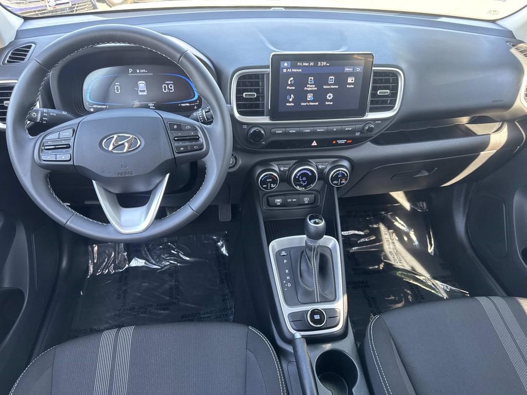 Certified 2025 Hyundai Venue SEL image 19