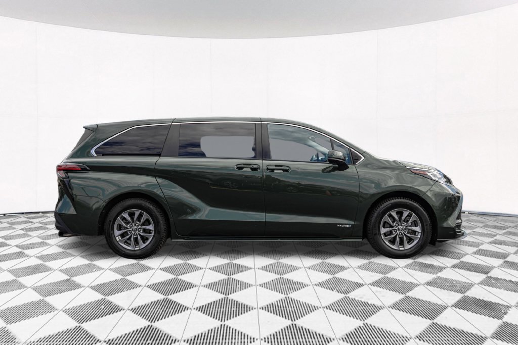 Used 2021 Toyota Sienna LE FWD image 11