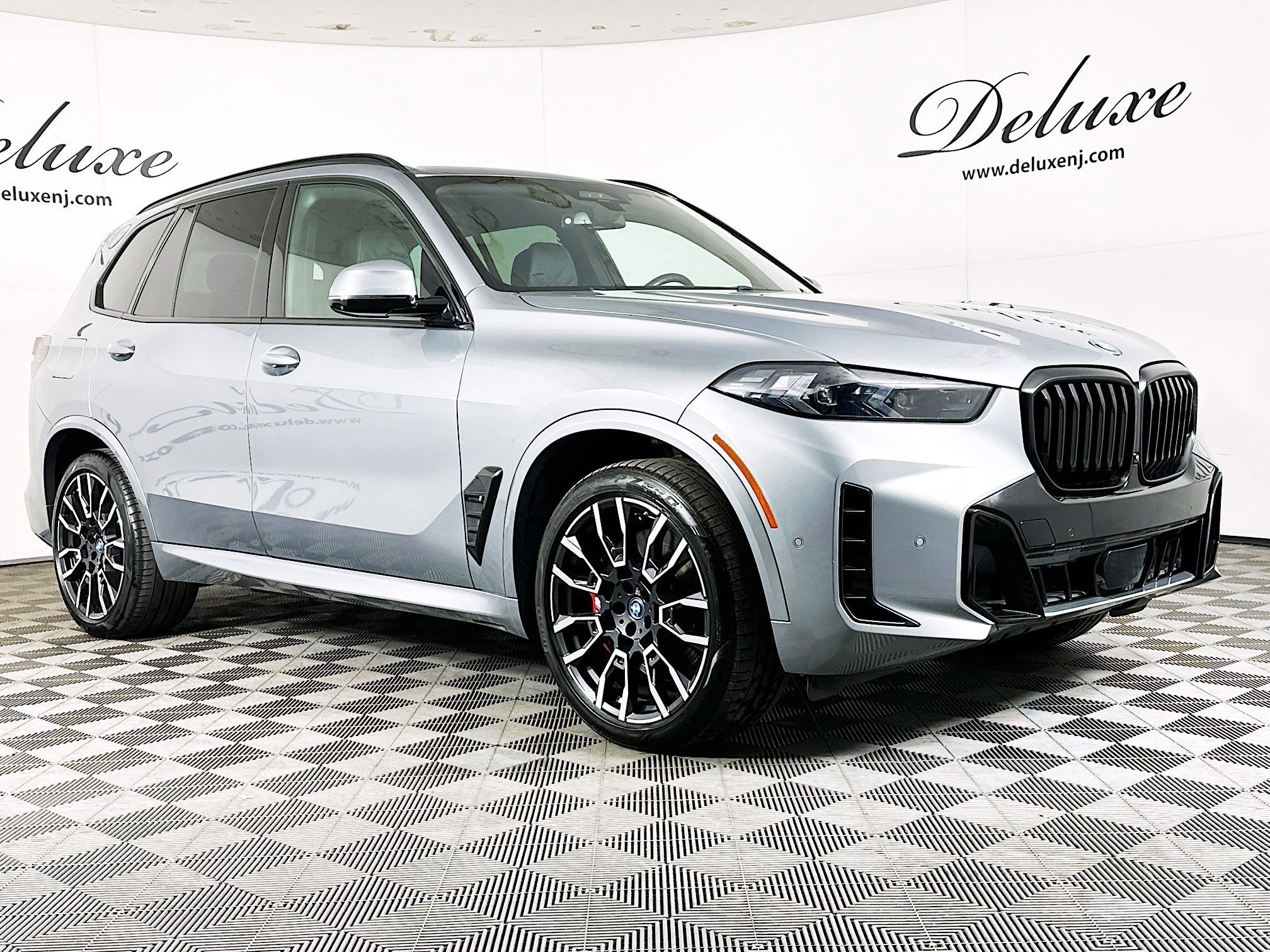 Used 2024 BMW X5 xDrive50e w/ M Sport Package video 1