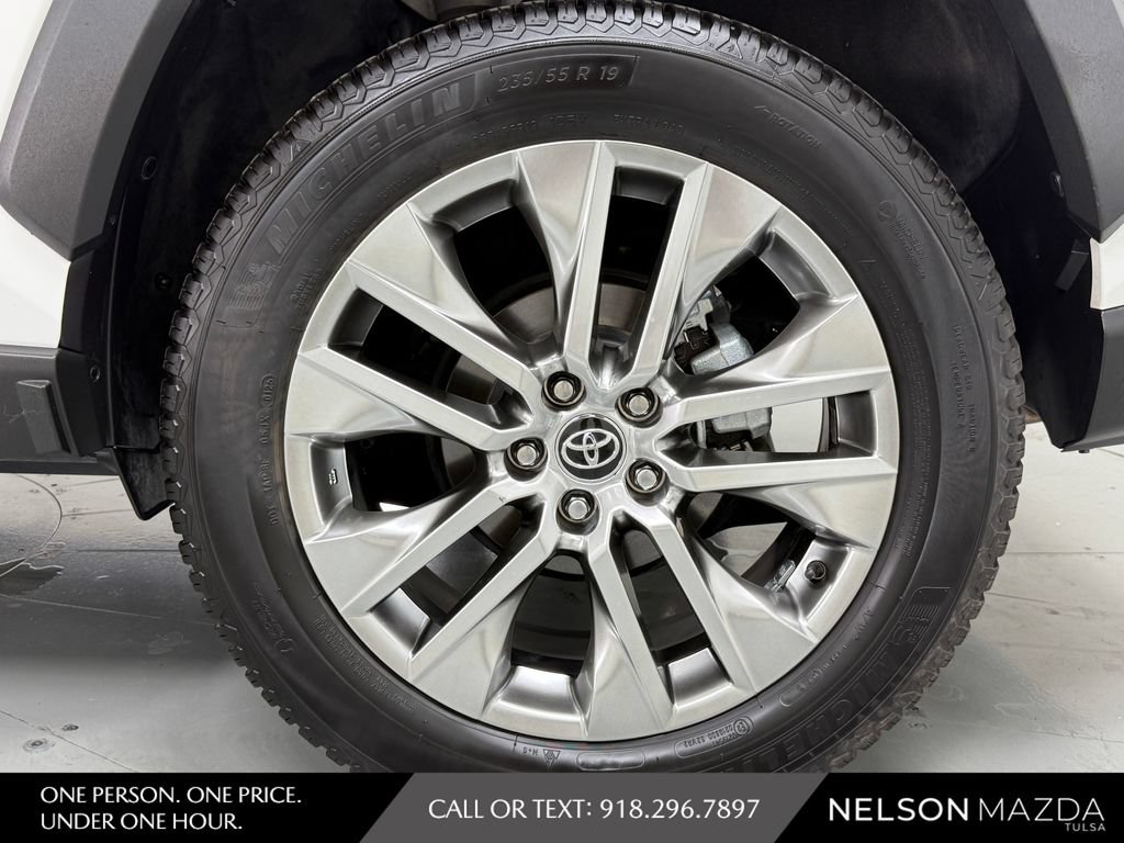Used 2020 Toyota RAV4 XLE Premium FWD image 12