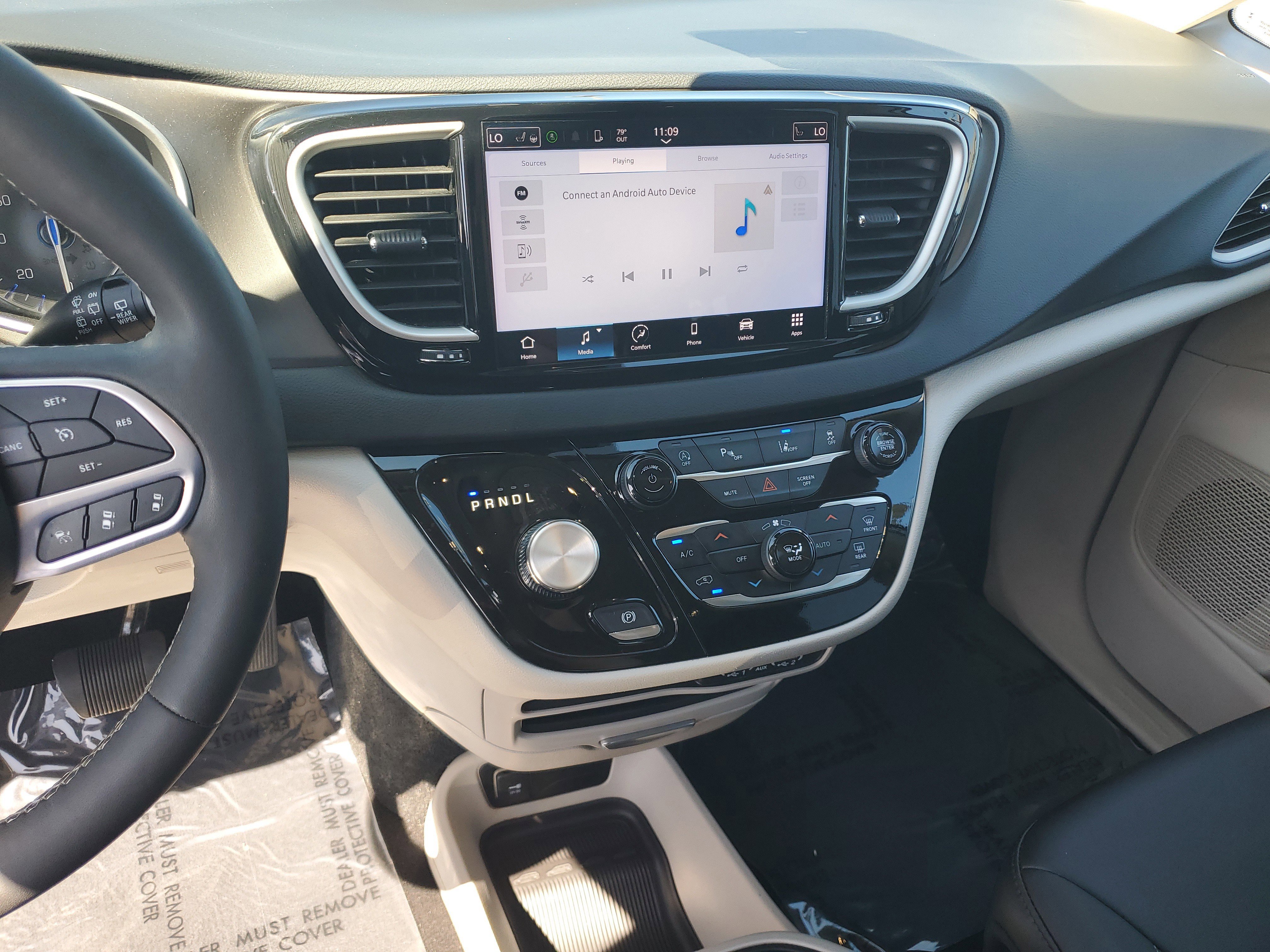 Used 2024 Chrysler Pacifica Touring-L FWD image 22
