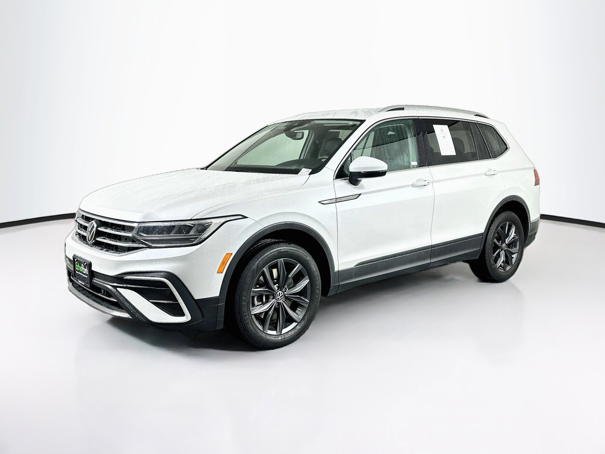 Used 2023 Volkswagen Tiguan SE FWD image 3