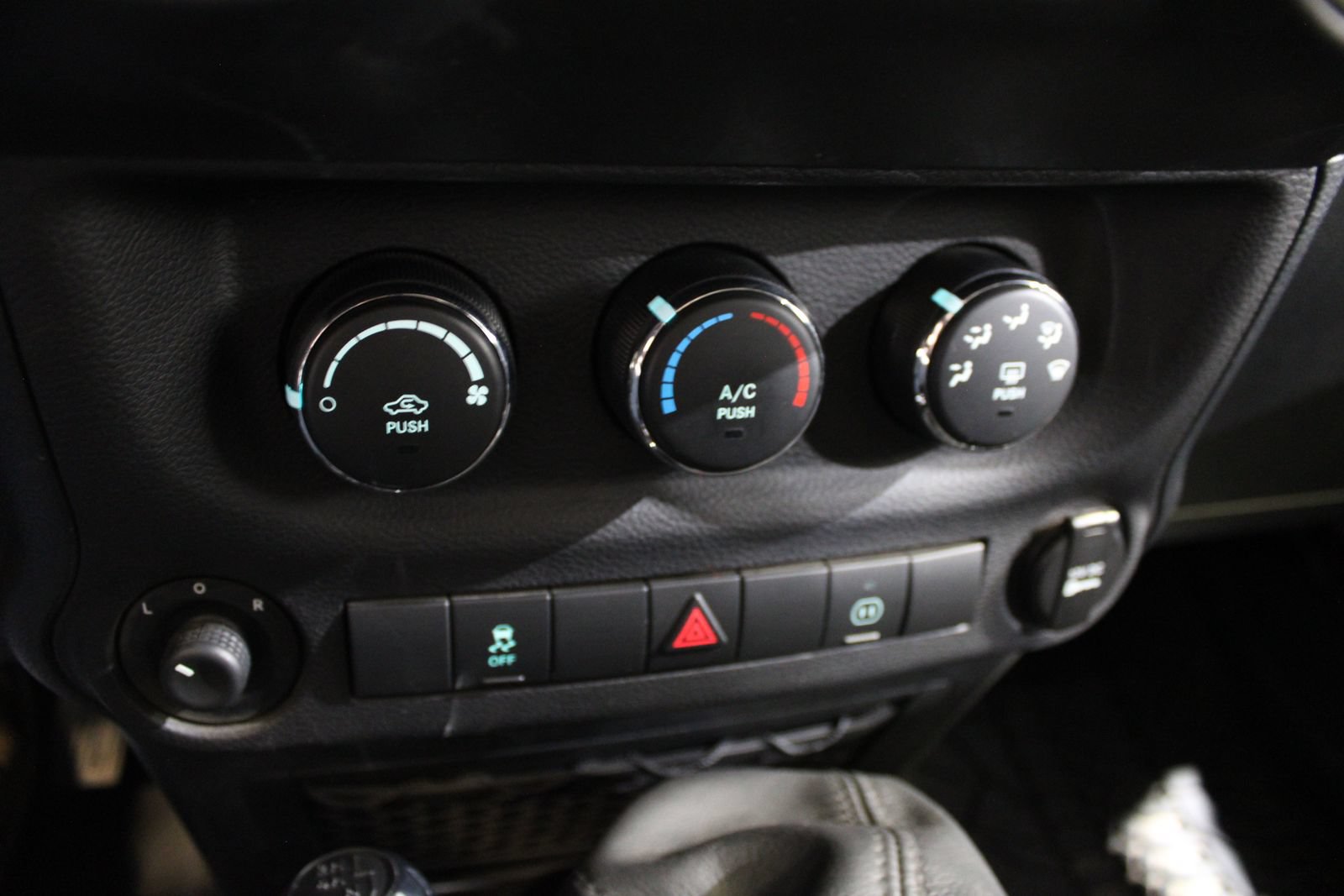 Used 2011 Jeep Wrangler Rubicon w/ Dual Top Group AWD/4WD image 28