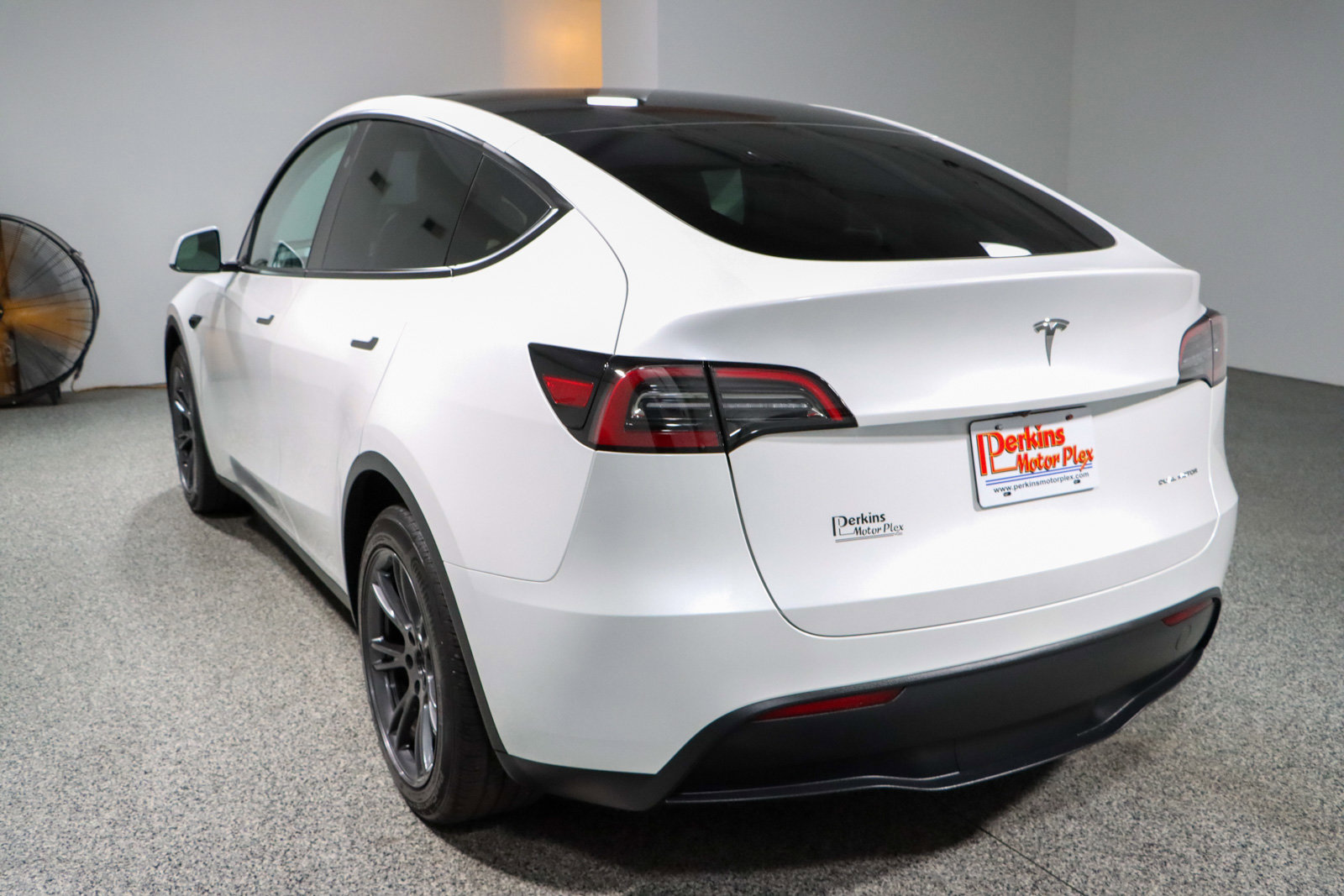 Used 2025 Tesla Model Y Long Range AWD/4WD image 9