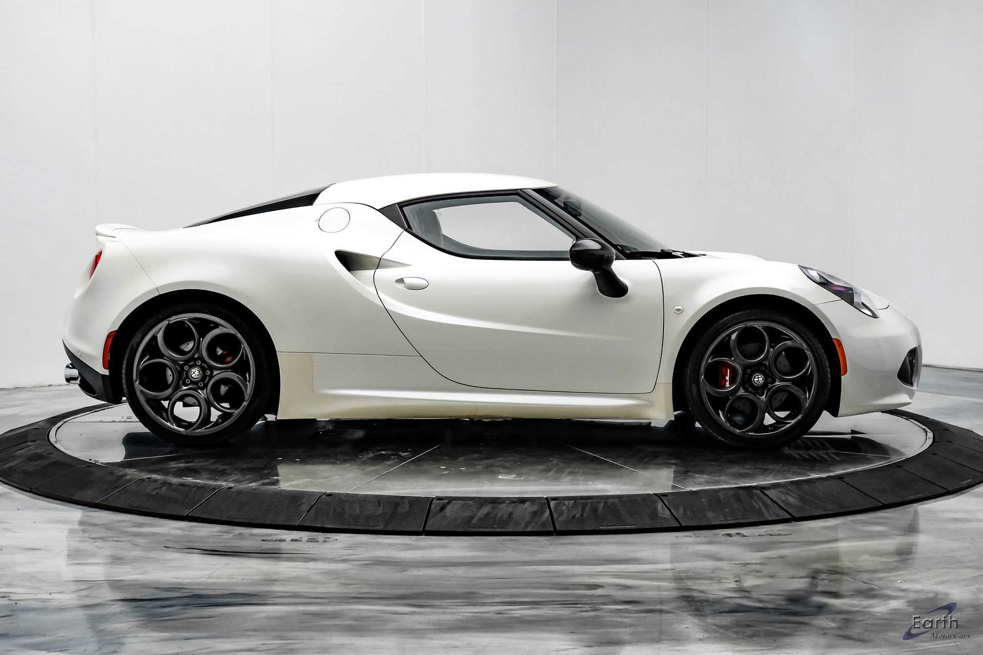 Used 2015 Alfa Romeo 4C Coupe w/ Leather Interior Group RWD image 19