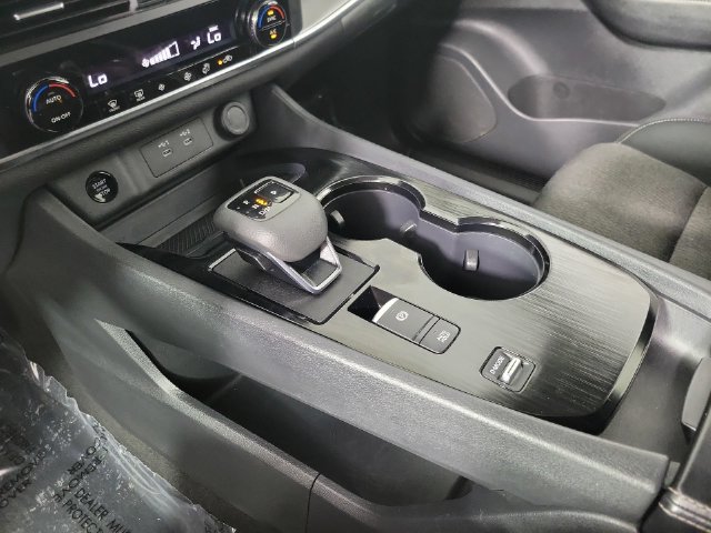 Used 2024 Nissan Rogue SV FWD image 17