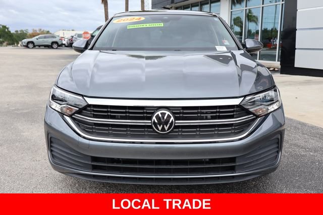 Used 2024 Volkswagen Jetta SE image 3