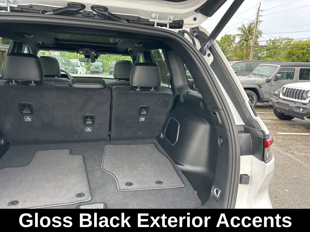 Used 2025 Jeep Grand Cherokee Limited w/ Black Appearance Package RWD image 32