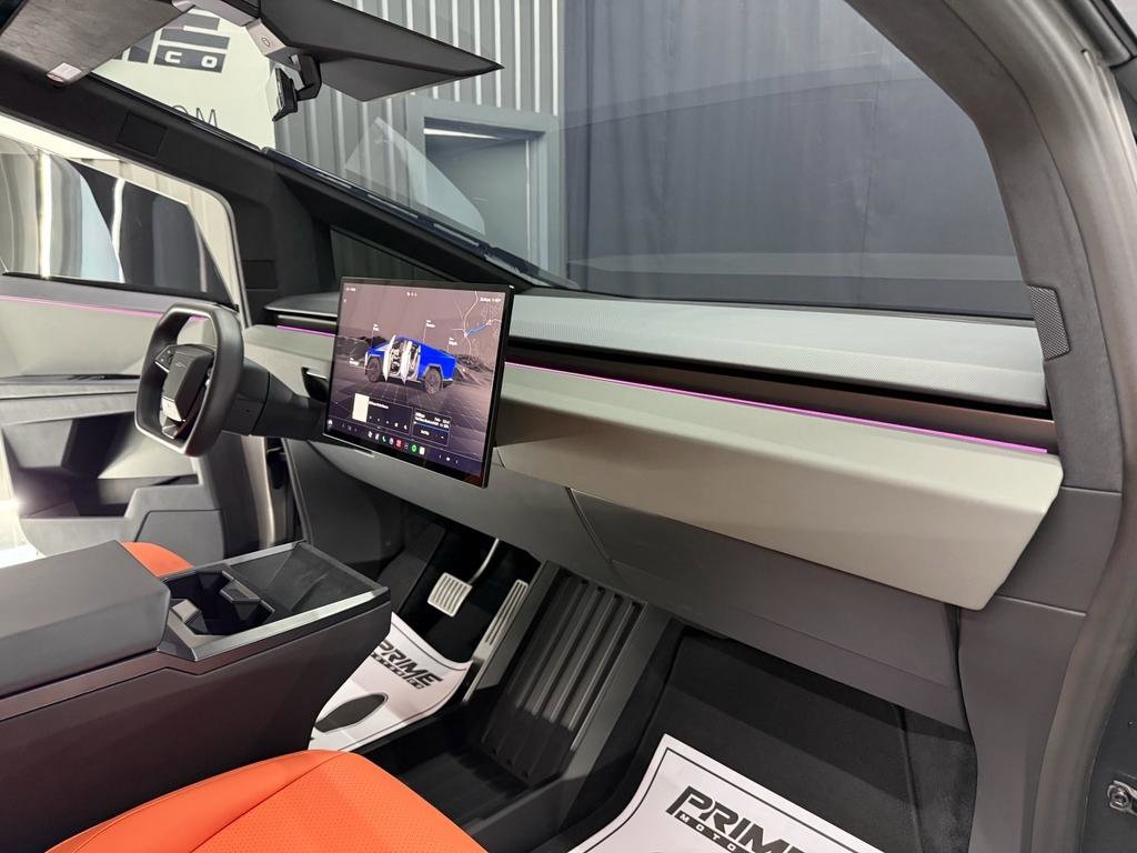 Used 2024 Tesla Cybertruck AWD Crew Cab image 30