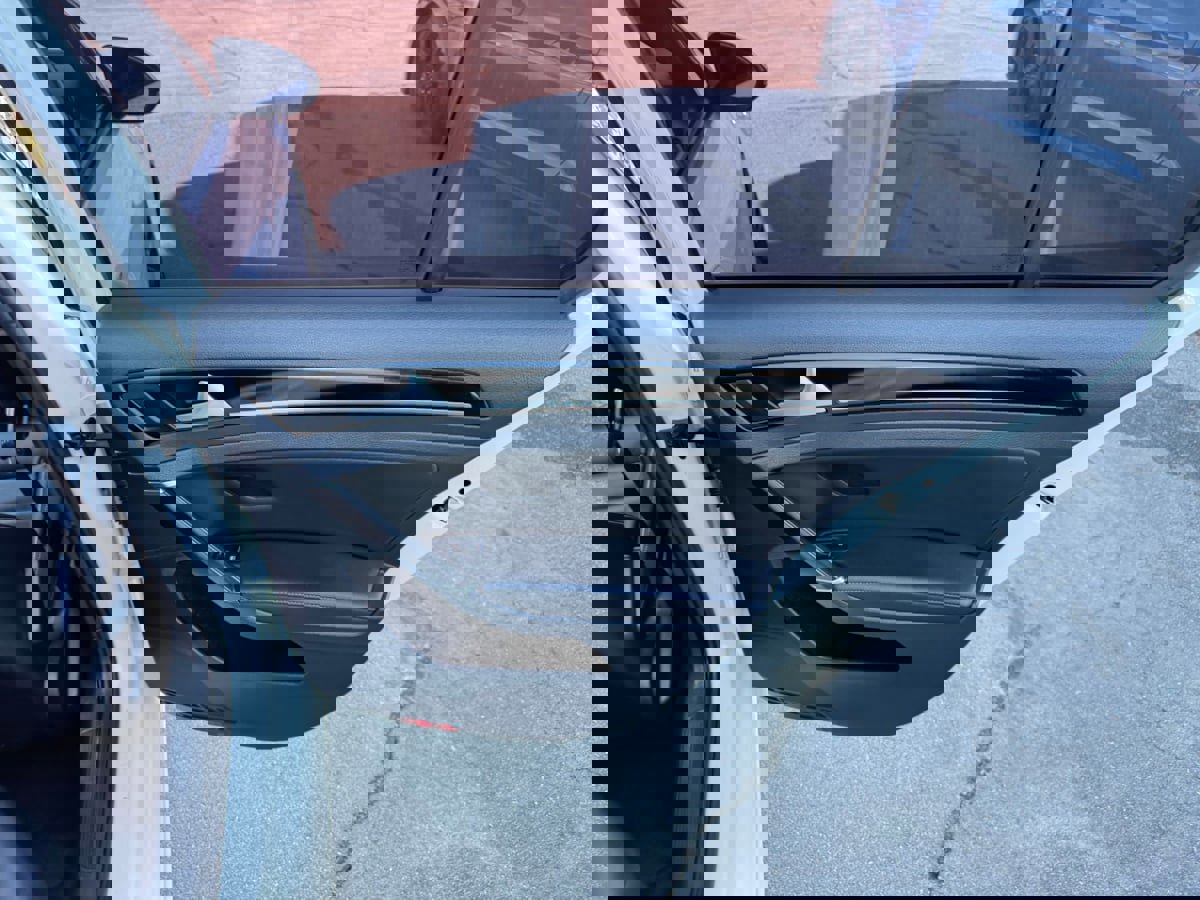 Used 2016 Volkswagen Golf R 4-Door image 16