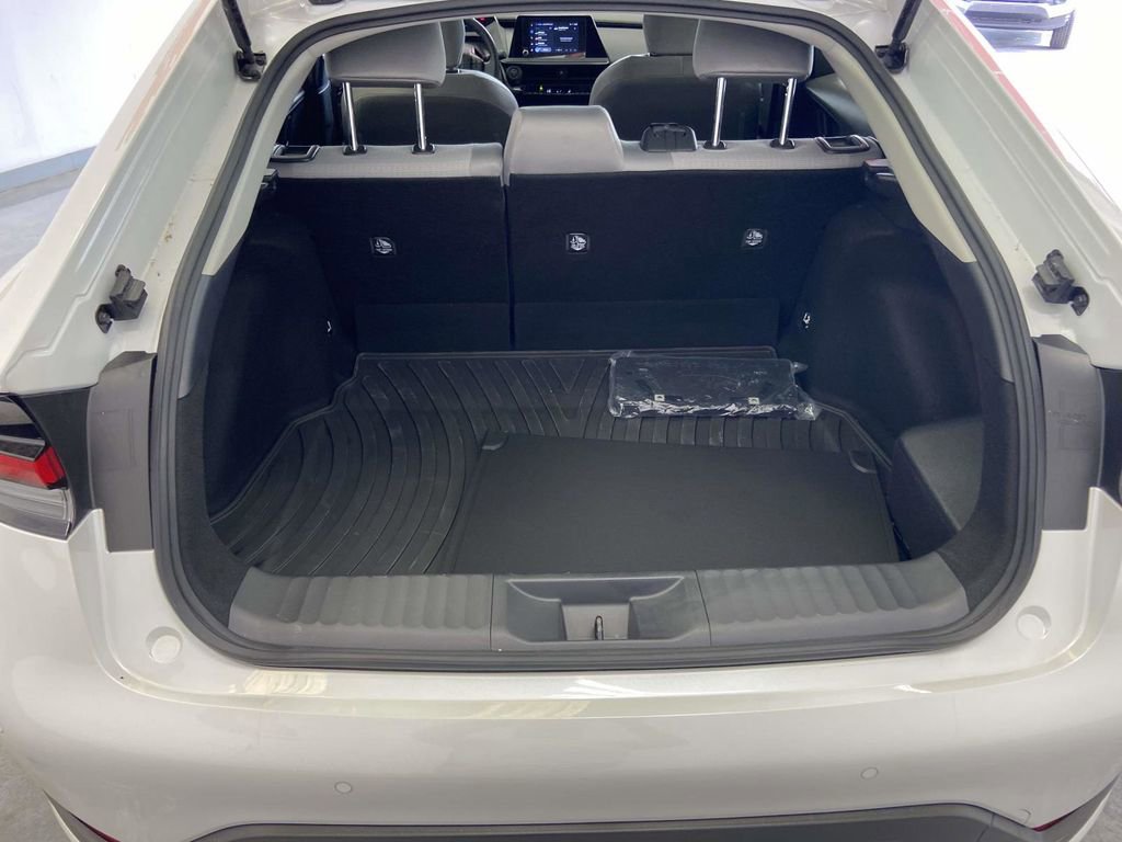 Used 2025 Toyota Prius LE FWD image 12