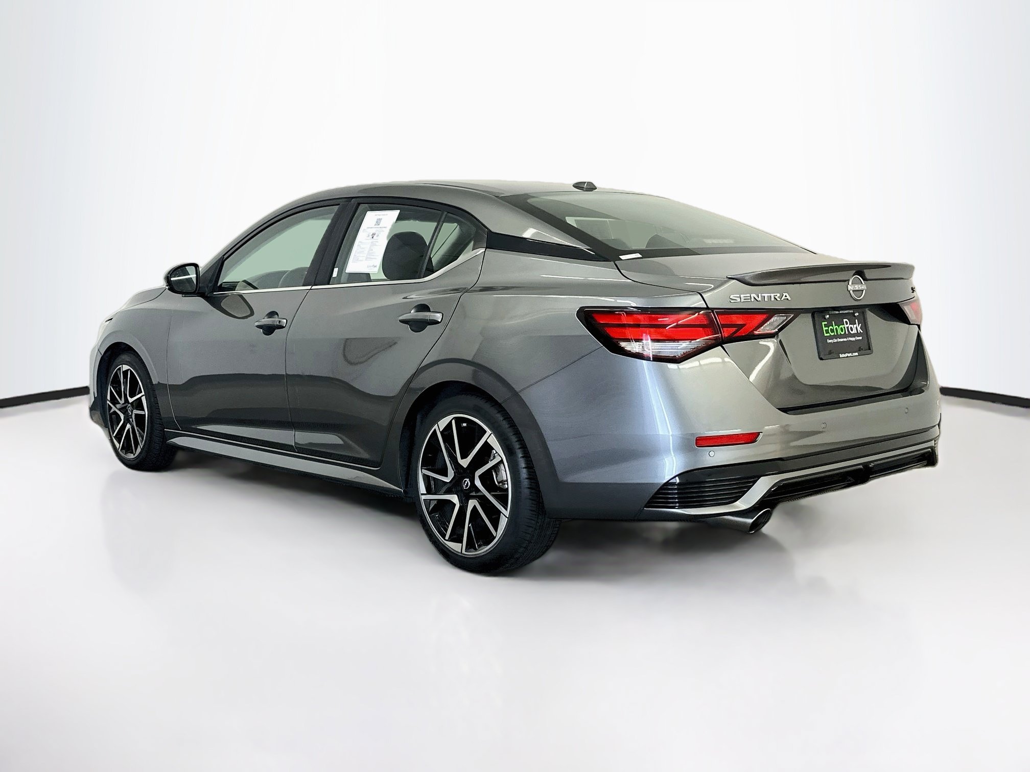 Used 2025 Nissan Sentra SR FWD image 5