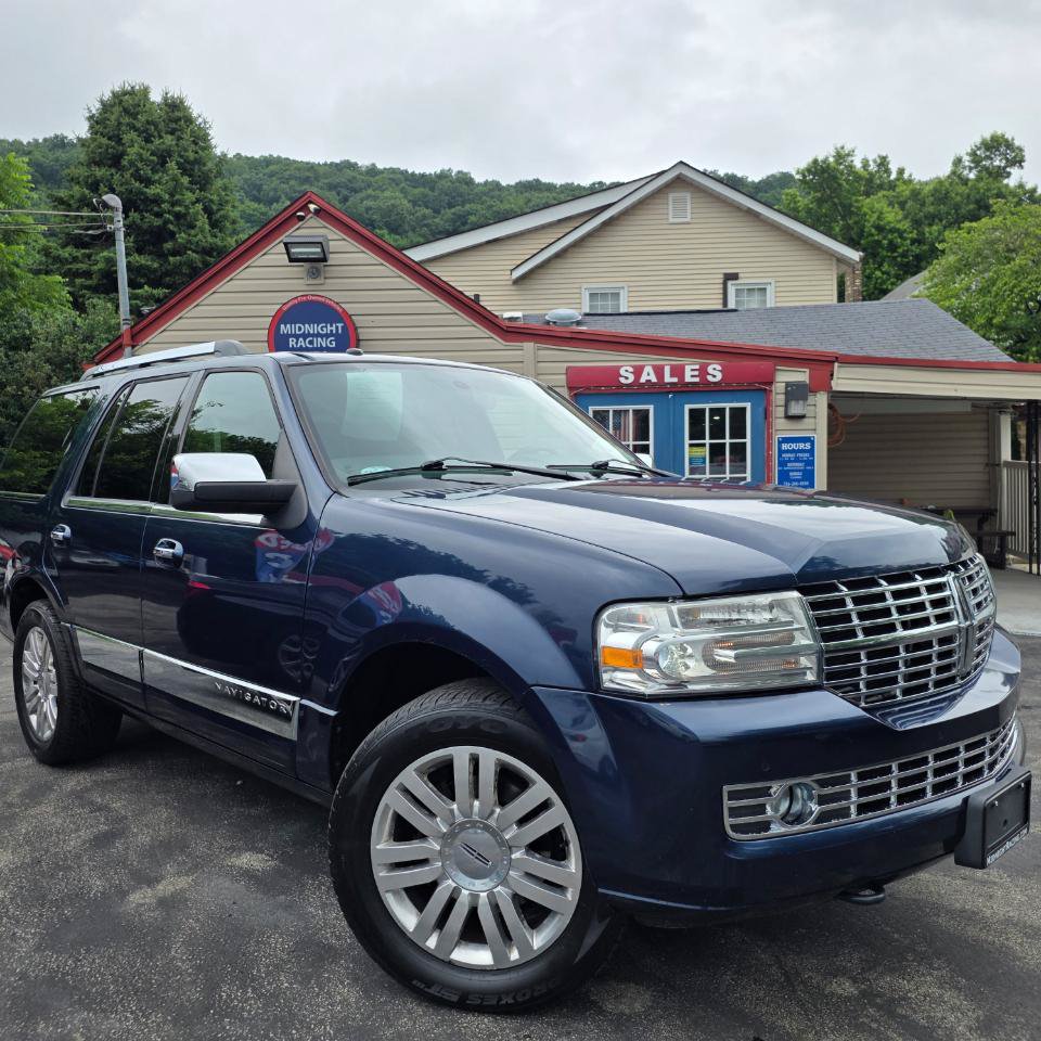 Used 2014 Lincoln Navigator 4WD image 2