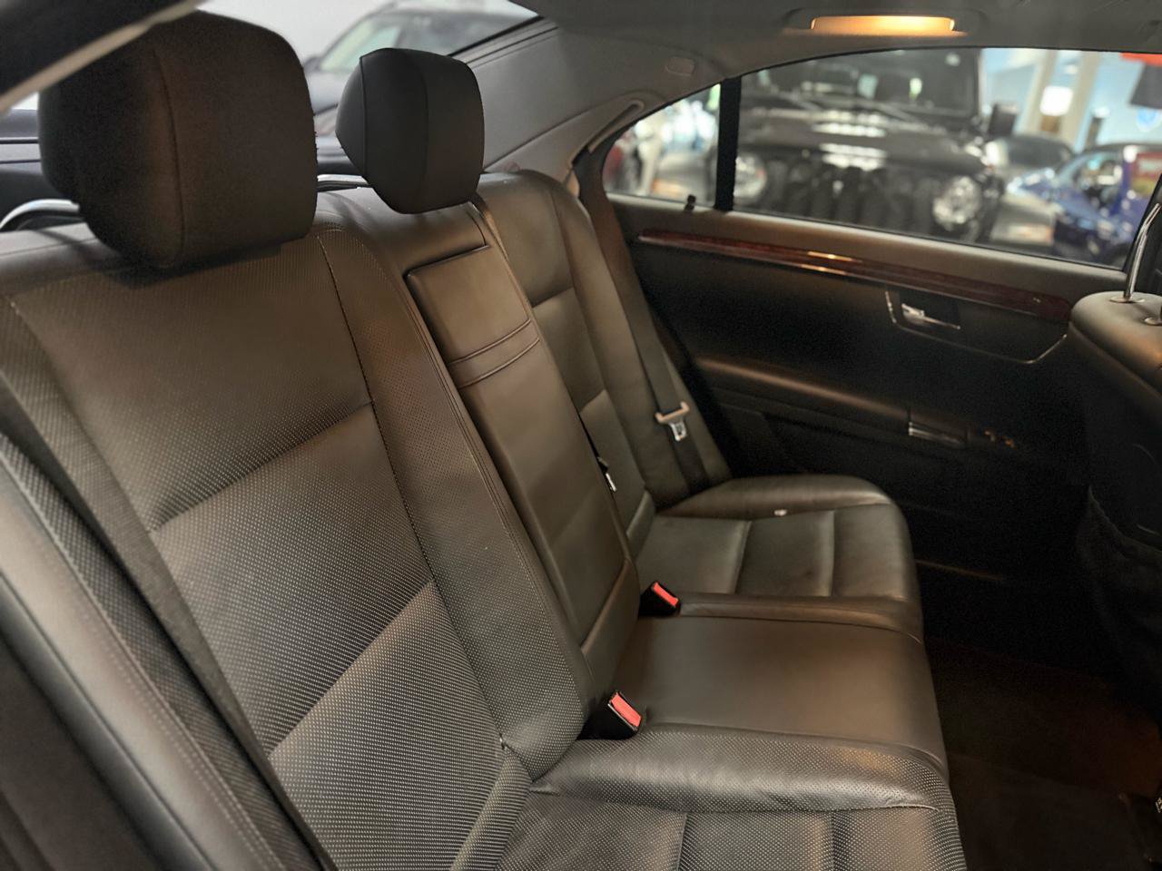 Used 2010 Mercedes-Benz S 550 4MATIC image 36