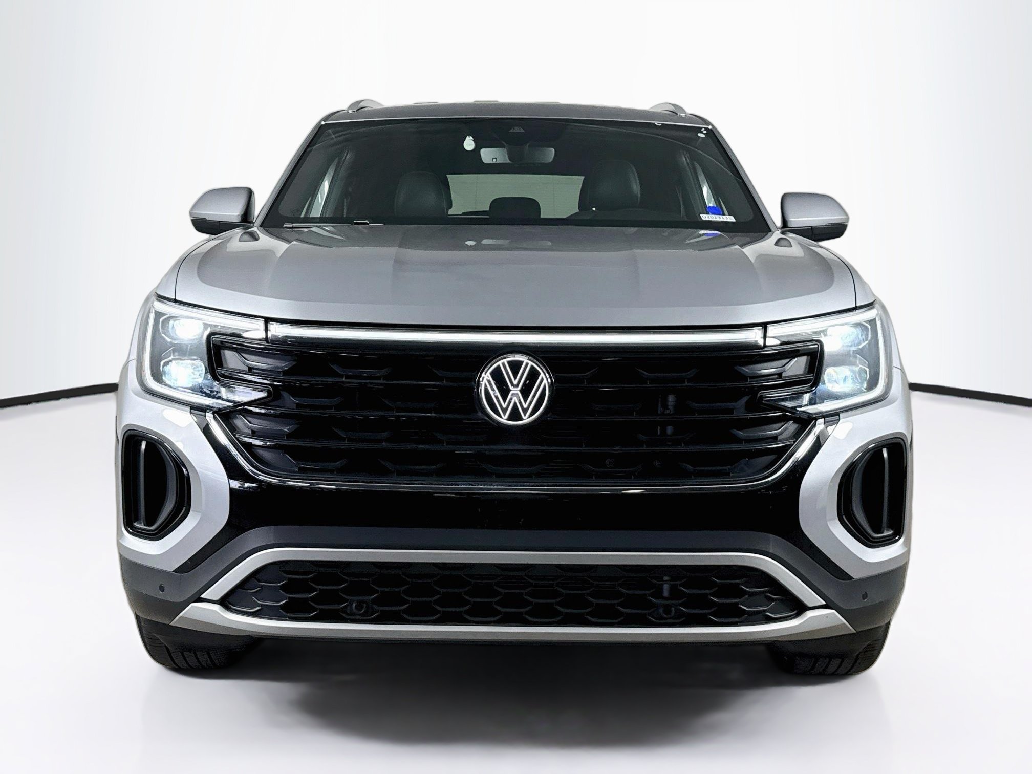 Used 2026 Volkswagen Atlas Cross Sport SE FWD image 3