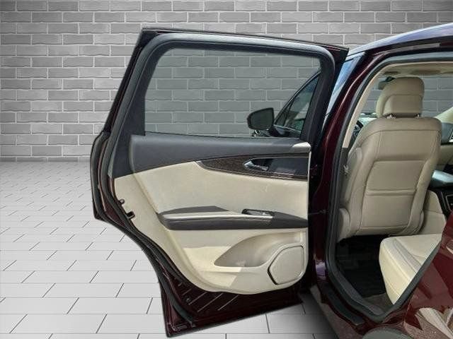 Used 2017 Lincoln MKX Reserve AWD/4WD image 12