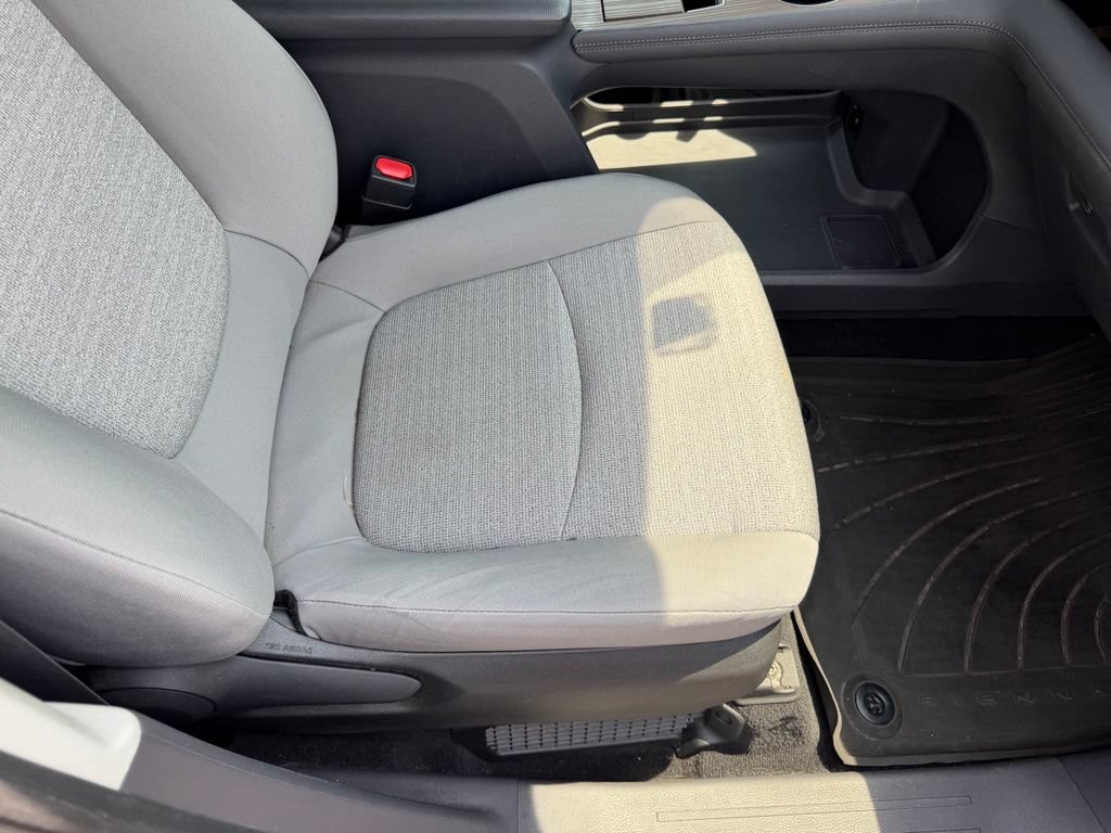 Used 2022 Toyota Sienna LE FWD image 17