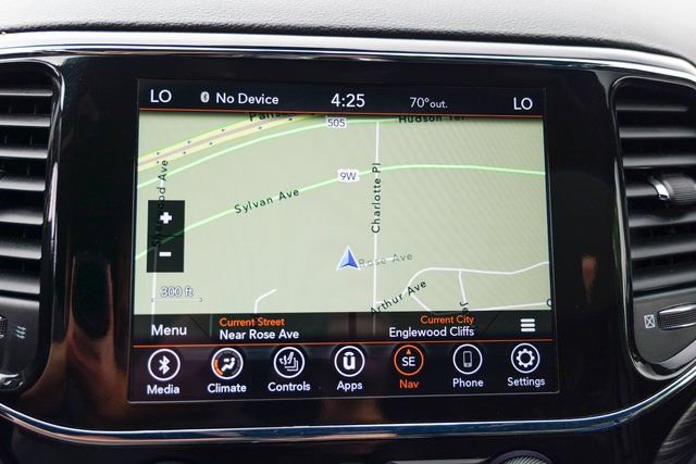 Used 2022 Jeep Grand Cherokee Laredo X image 52