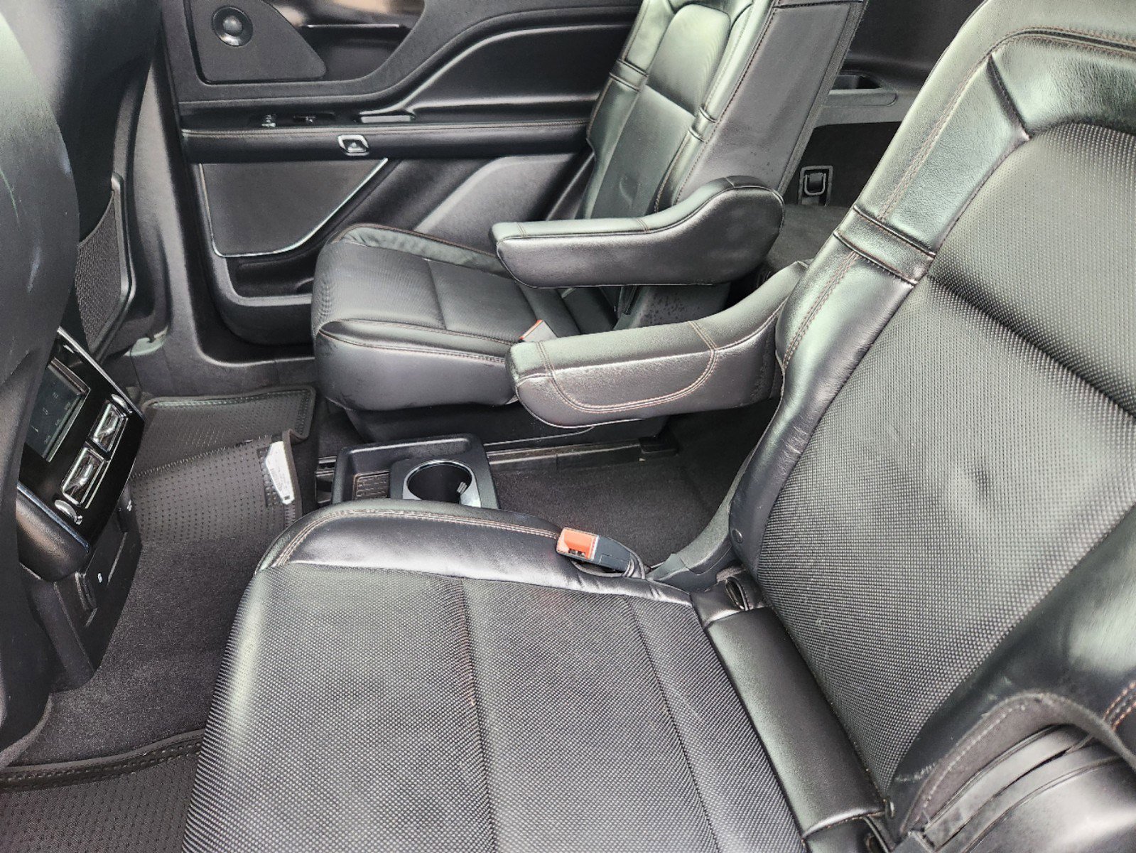 Used 2022 Lincoln Aviator Reserve image 9