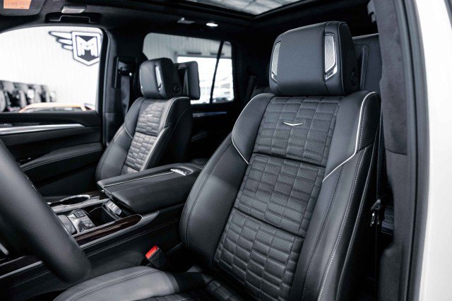 Used 2025 Cadillac Escalade Sport Platinum w/ LPO, ONYX Package image 16