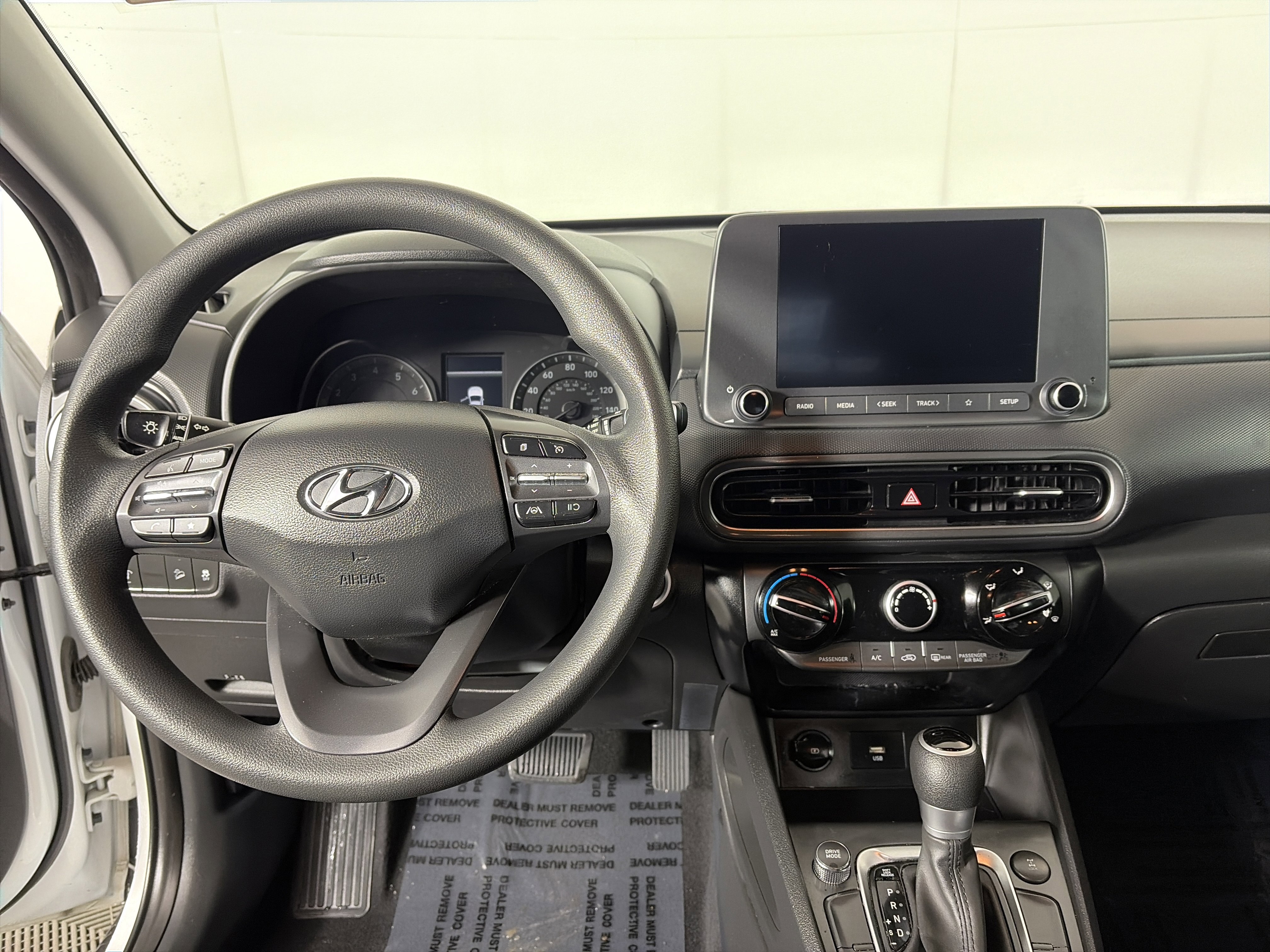 Used 2023 Hyundai Kona SEL image 3