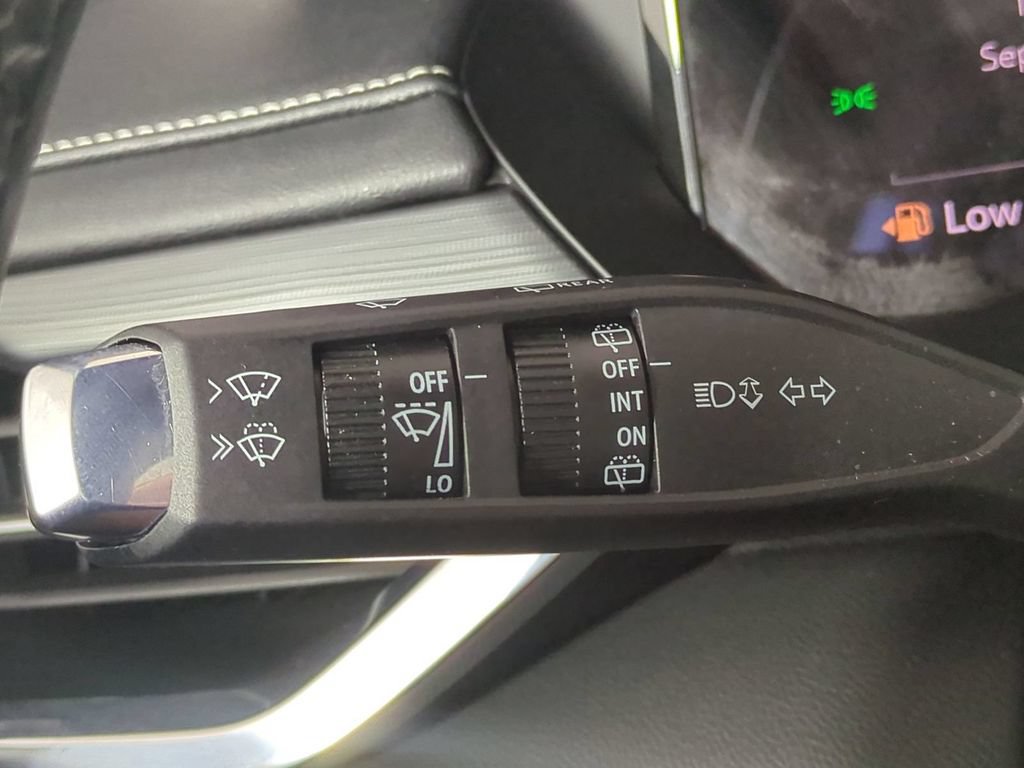 Used 2026 GMC Acadia Elevation w/ Elevation Premium Package FWD image 33