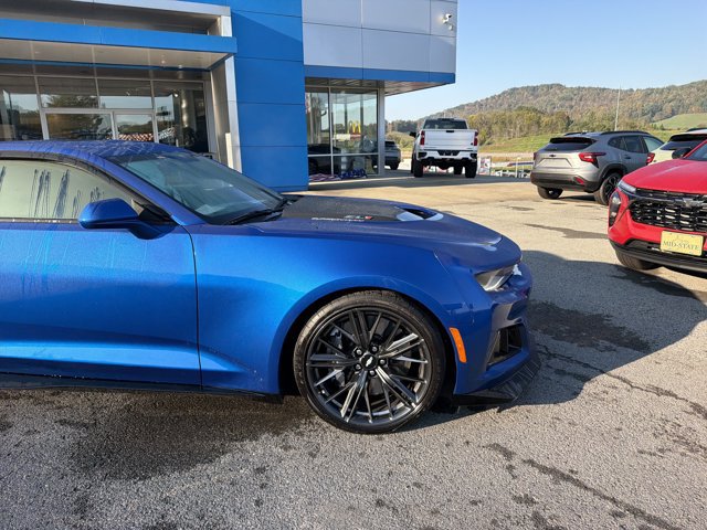 Used 2017 Chevrolet Camaro ZL1 RWD image 2