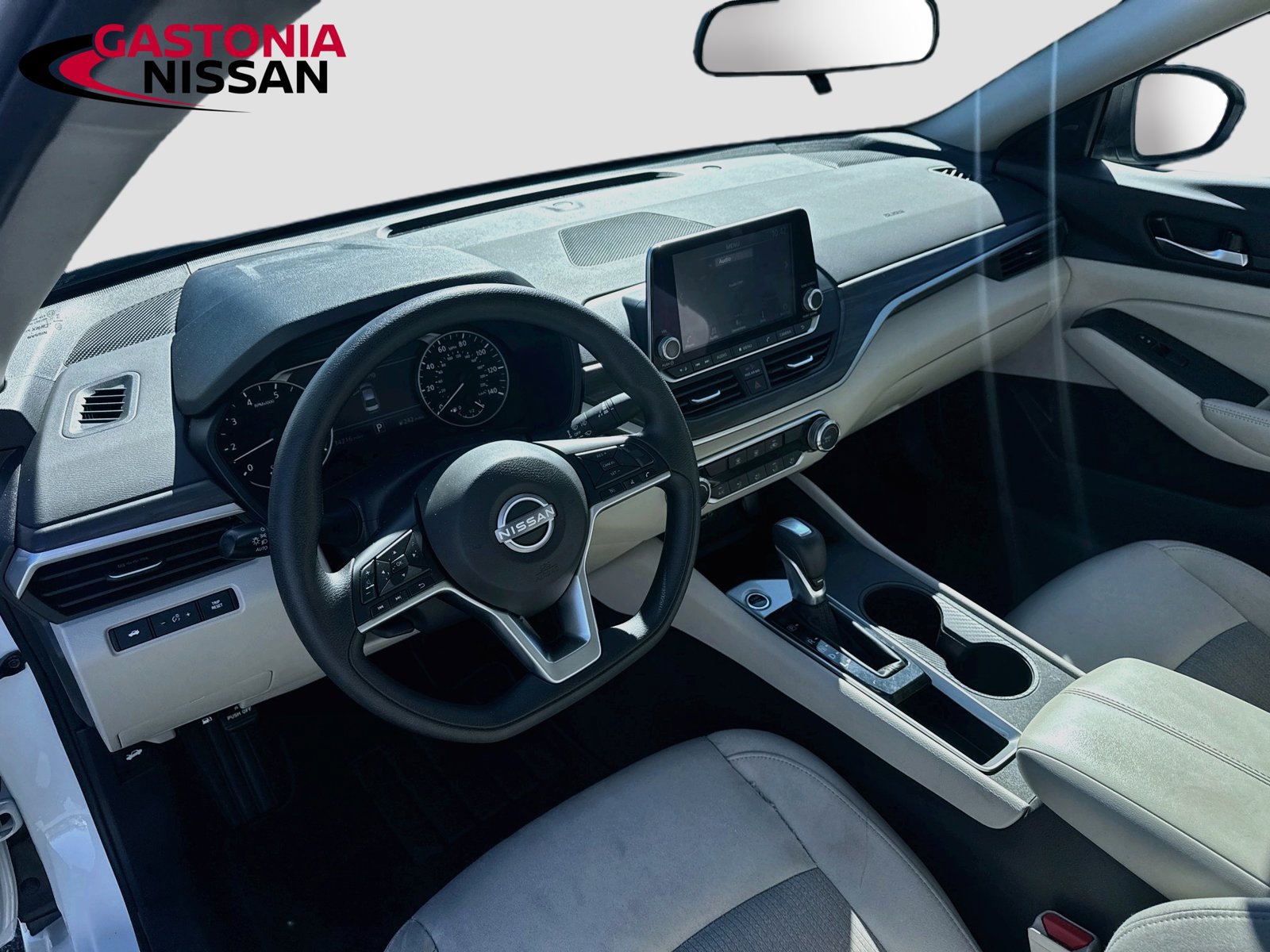Used 2025 Nissan Altima 2.5 SV FWD image 11