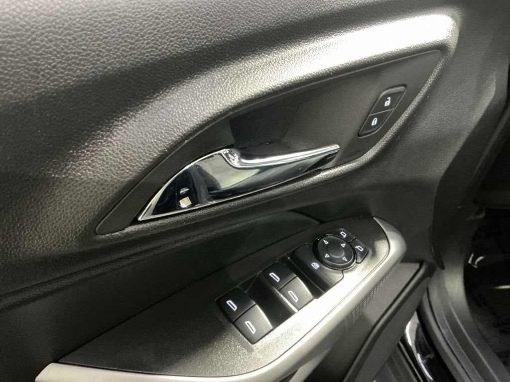 Used 2024 Chevrolet Trax LS w/ LS Convenience Package FWD image 16