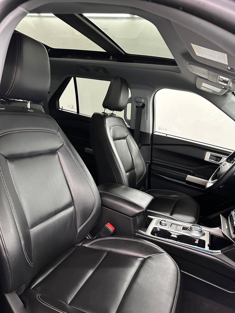 Used 2022 Ford Explorer XLT w/ Equipment Group 202A image 43