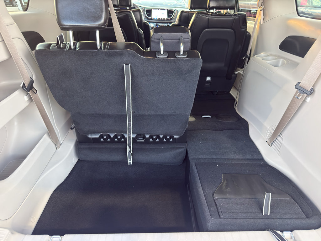 Used 2024 Chrysler Pacifica Touring-L FWD image 34