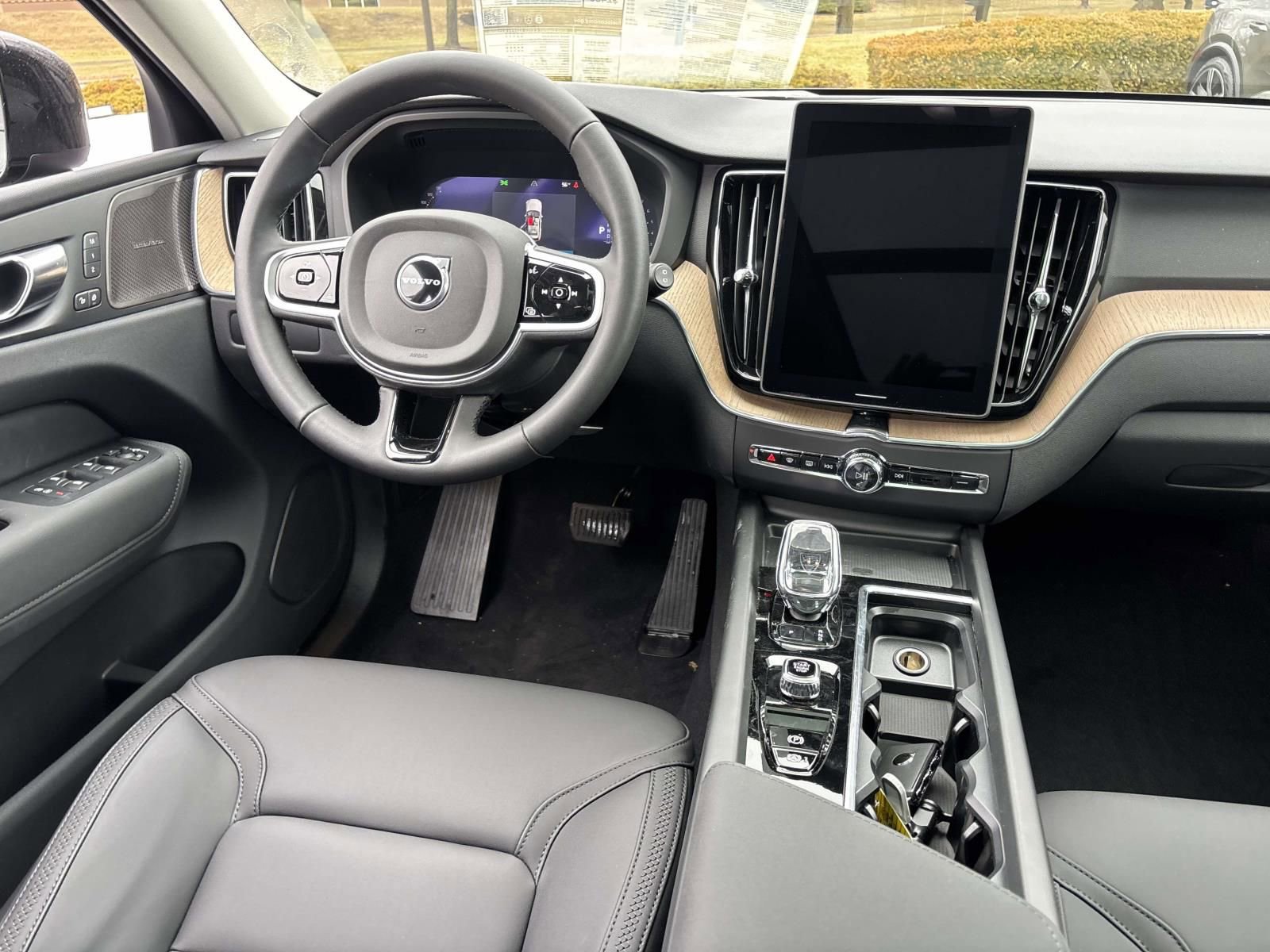 New 2026 Volvo XC60 B5 Plus w/ Protection Package Premier image 28