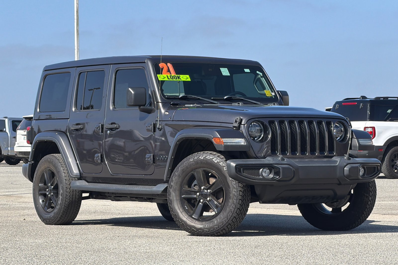 Used 2021 Jeep Wrangler Unlimited Sahara AWD/4WD image 2