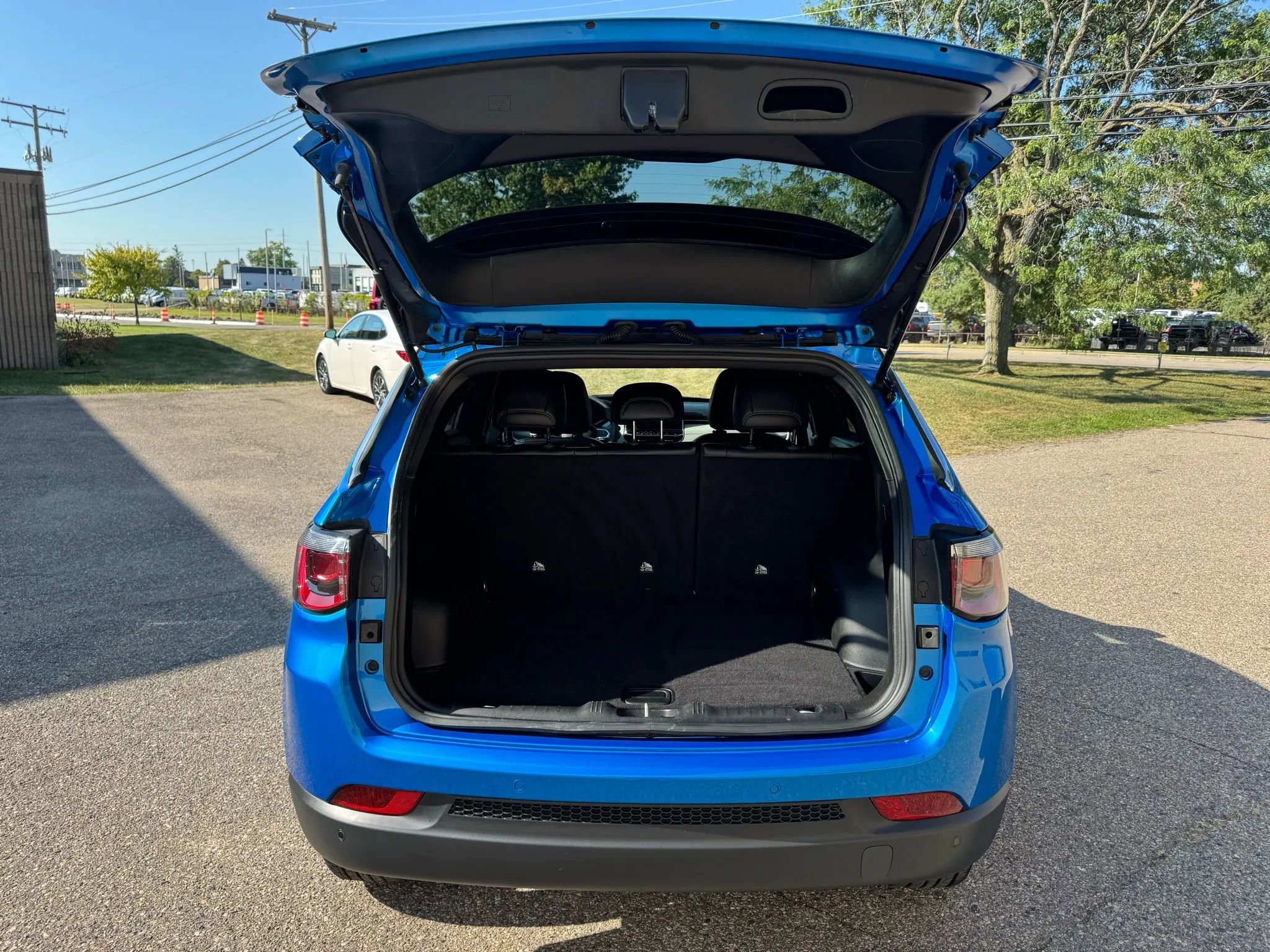 Used 2025 Jeep Compass Limited image 37