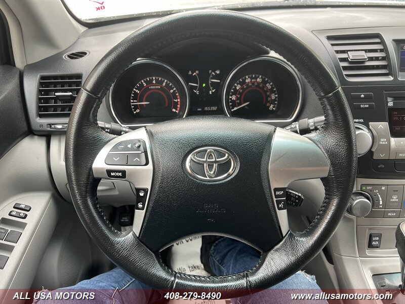 Used 2012 Toyota Highlander SE w/ Tow Pkg image 18