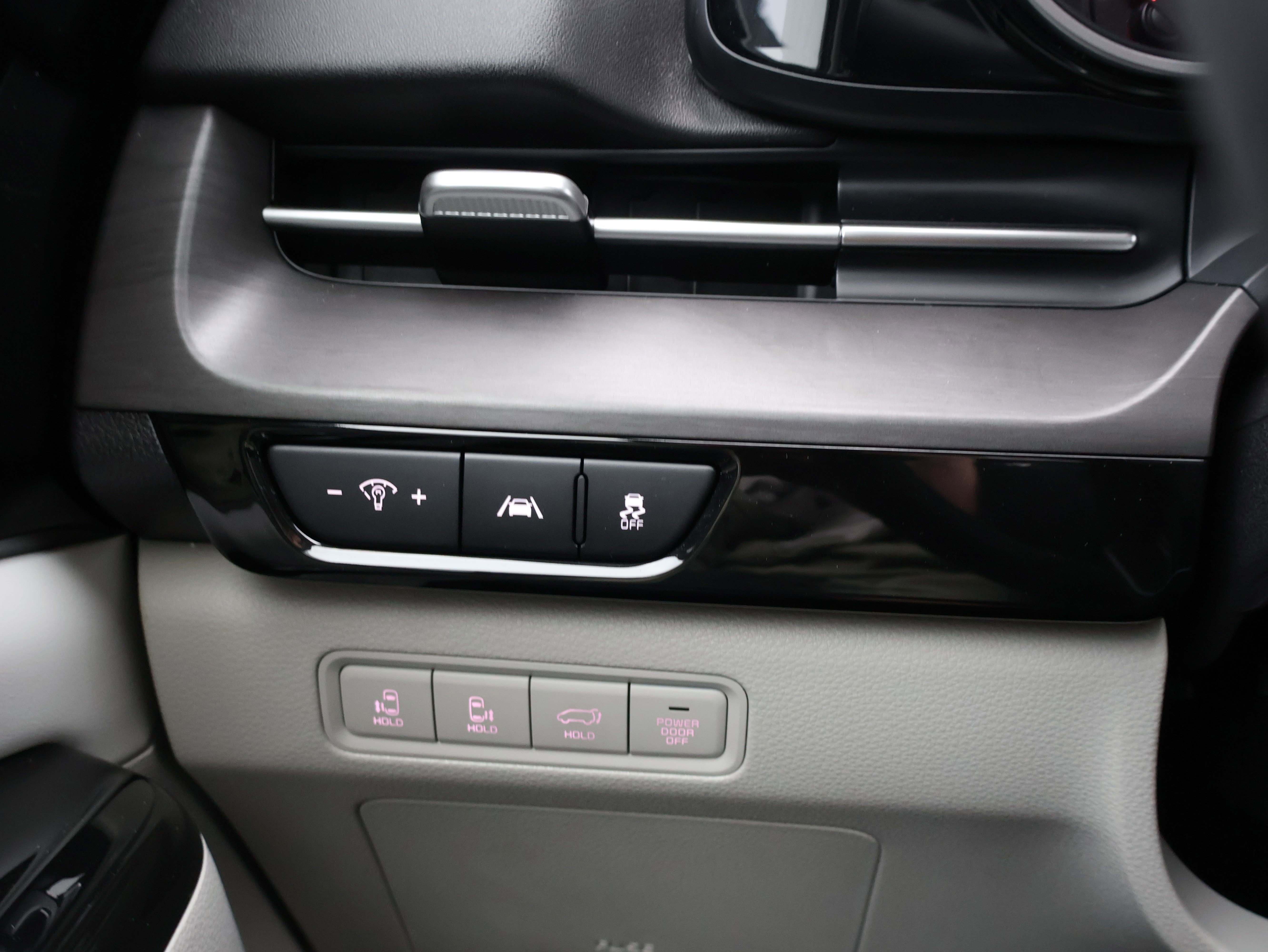 Used 2022 Kia Carnival EX image 35