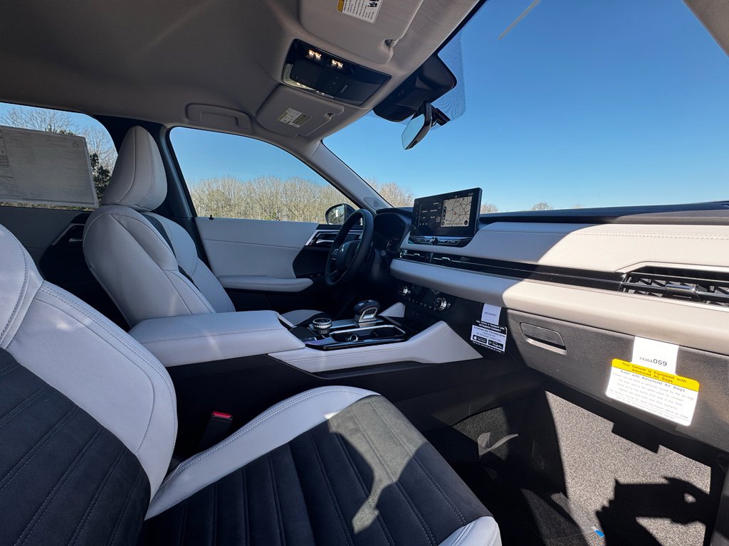 New 2026 Mitsubishi Outlander LE image 9