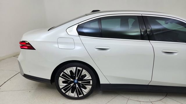 Used 2025 BMW i5 xDrive40 w/ Premium Package AWD/4WD image 7