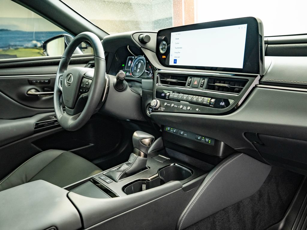Certified 2025 Lexus ES 300h F Sport FWD image 47