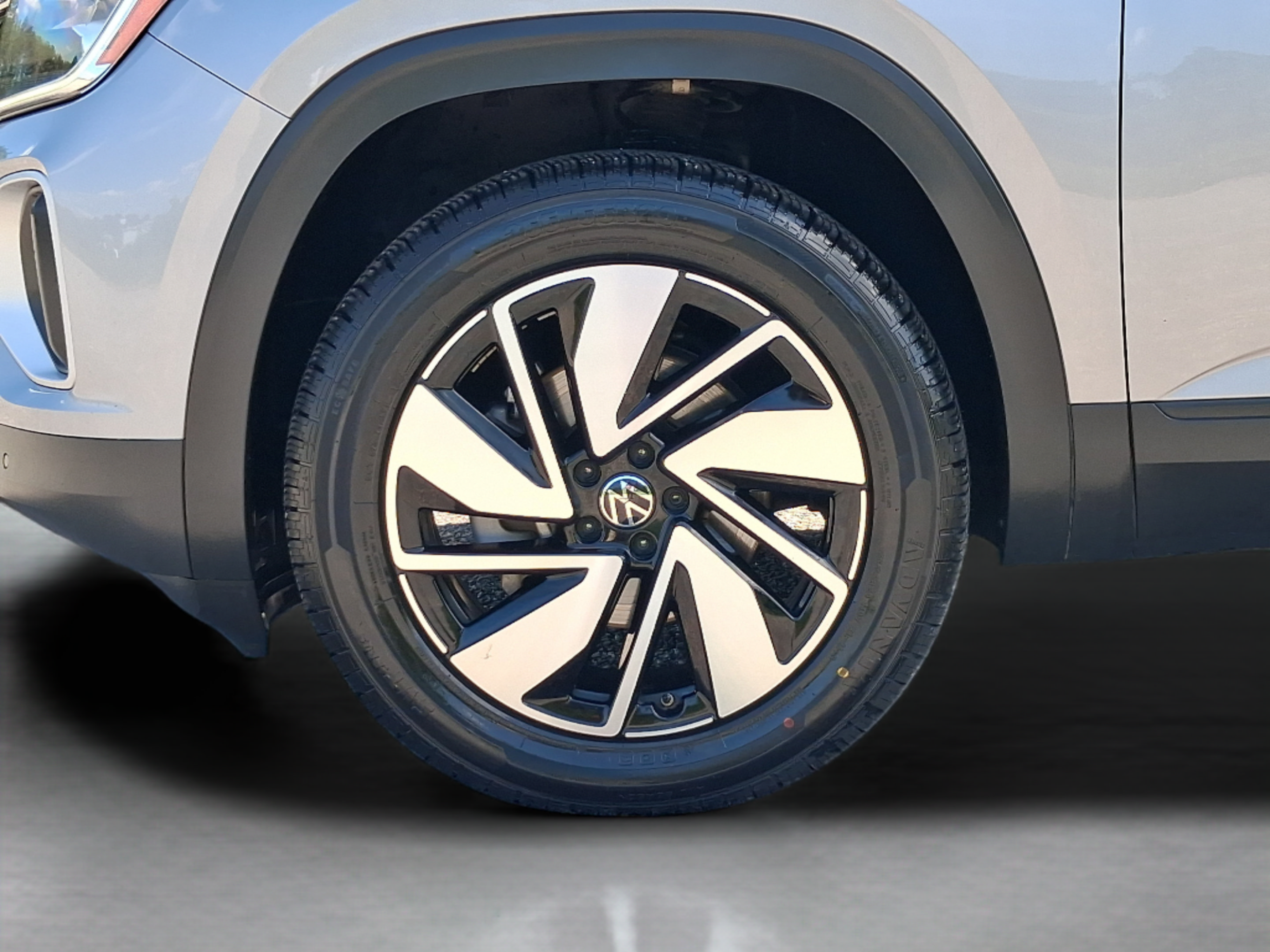 Used 2025 Volkswagen Atlas SE AWD/4WD image 36