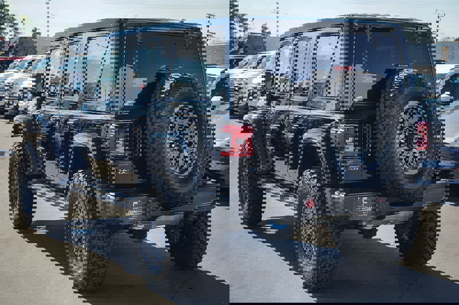 Used 2022 Jeep Wrangler Unlimited Sahara w/ Cold Weather Group image 6