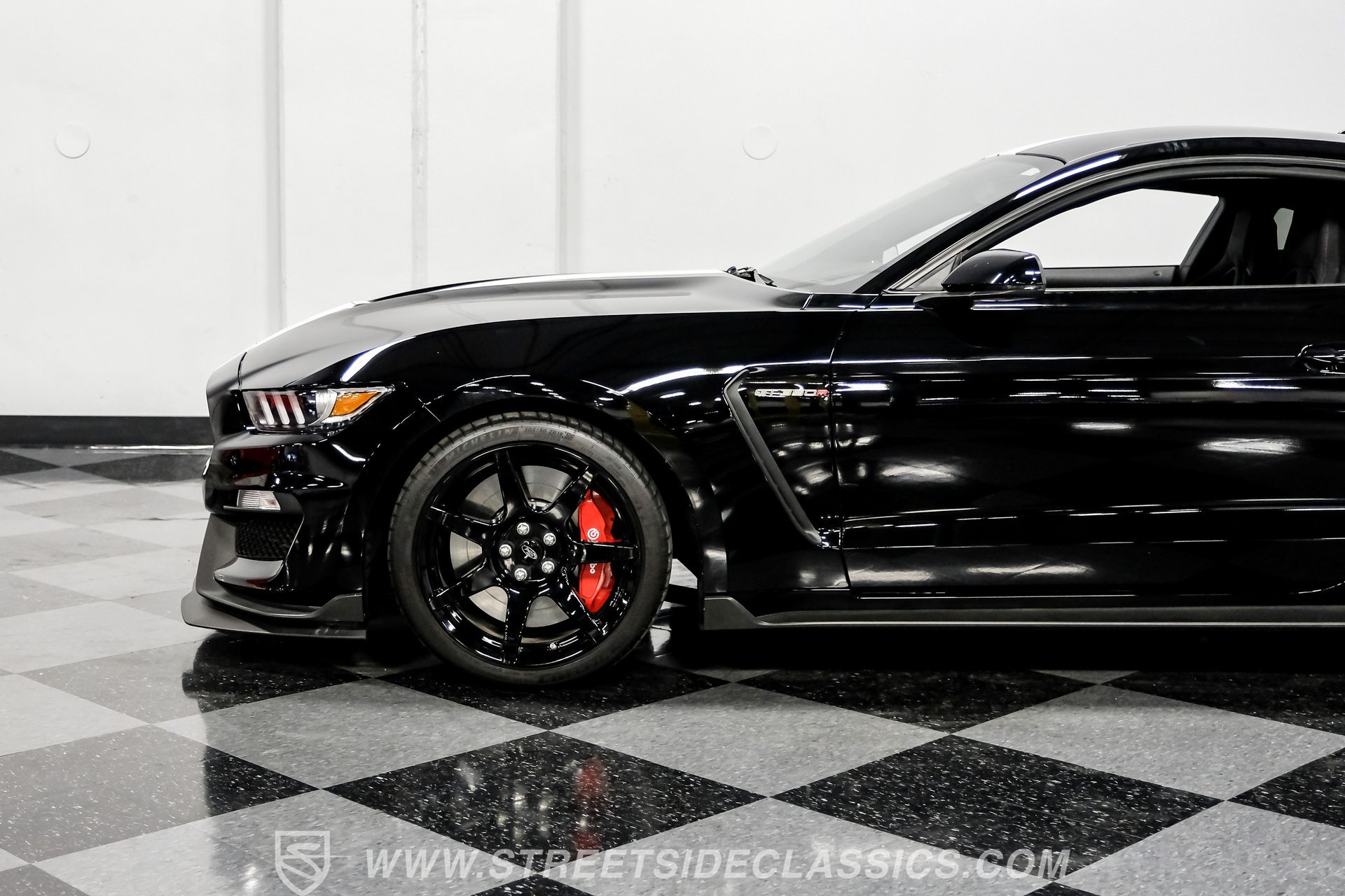 Used 2020 Ford Mustang Shelby GT350R w/ GT350R Equipment Group 920A RWD image 23