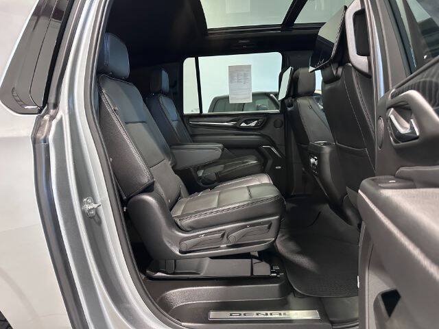 Used 2023 GMC Yukon XL Denali w/ Denali Reserve Package AWD/4WD image 28