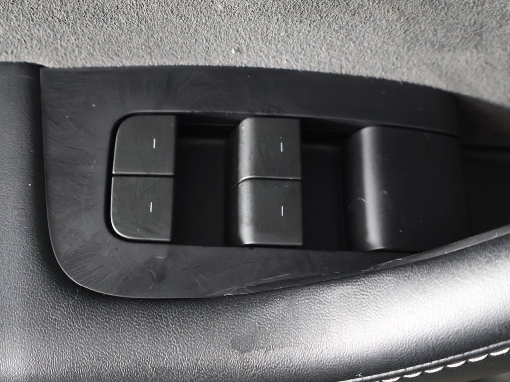 Used 2023 Tesla Model Y Performance AWD/4WD image 34