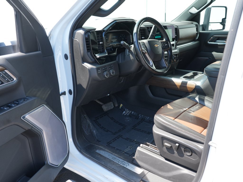 Certified 2024 Chevrolet Silverado 3500 High Country w/ LPO, Dark Essentials Package AWD/4WD image 14