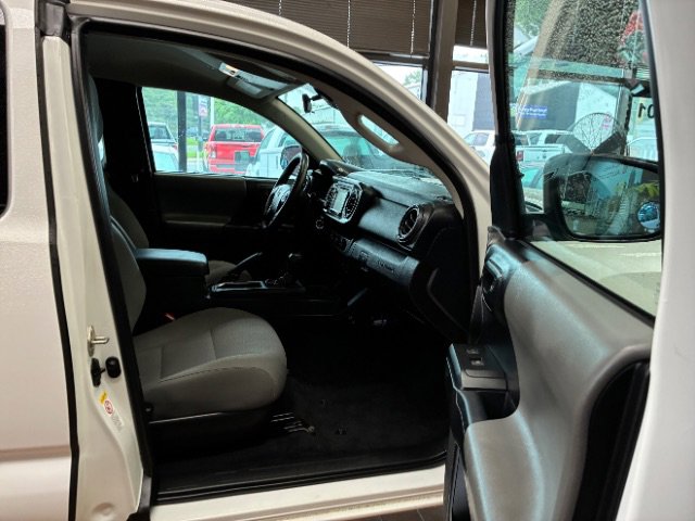 Used 2019 Toyota Tacoma SR RWD image 23